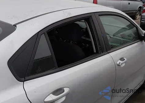 2021 Kia Rio Lx z USA, uszkodzony, nr VIN 3KPA24AD7ME406653